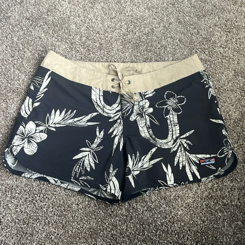 Patagonia Women’s Wavefarer Board Shorts